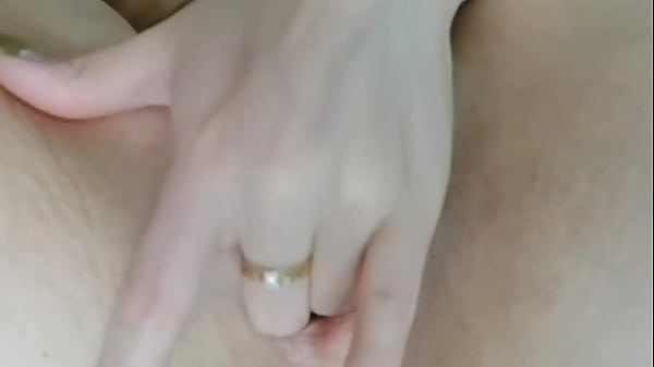MILF LOVES TO SHOW HER PUSSY – Free HD Porn Video