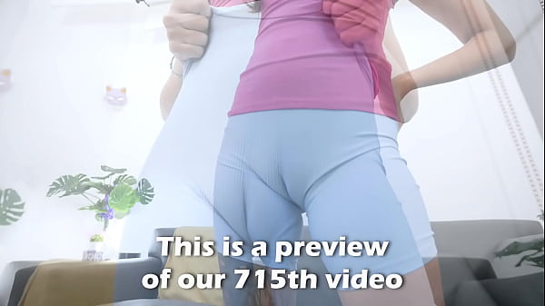Ass Spreading Petite Babe Has Puffy Cameltoe! – Free HD Porn Video