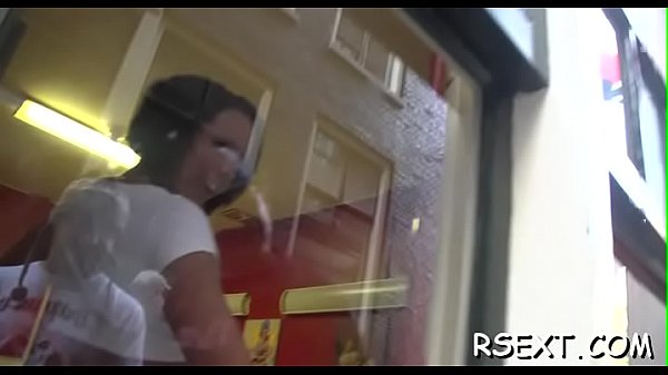 Horny babe gives sexy blowjob
