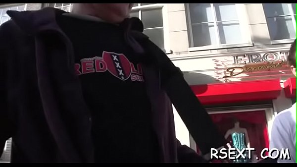 Horny babe gives sexy blowjob