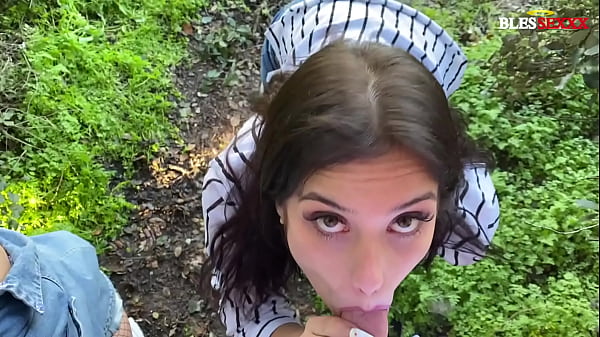 Outdoor blowjob from a brunette Spanish slut