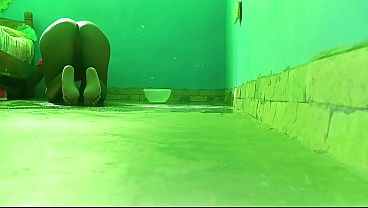 The cleaning lady (stepdaughter) gives incredible oral sex