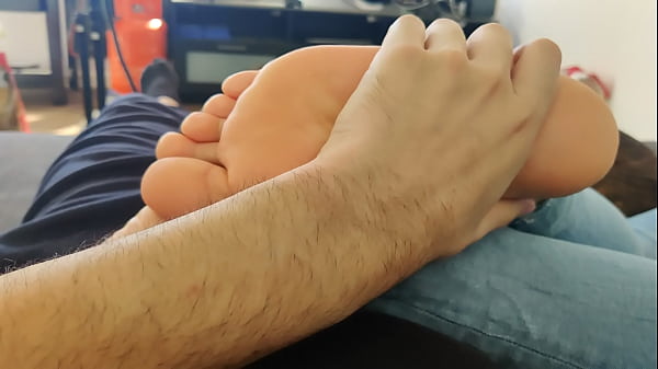Using my step sister's feet to cum with a hair tie – Free HD Porn Video