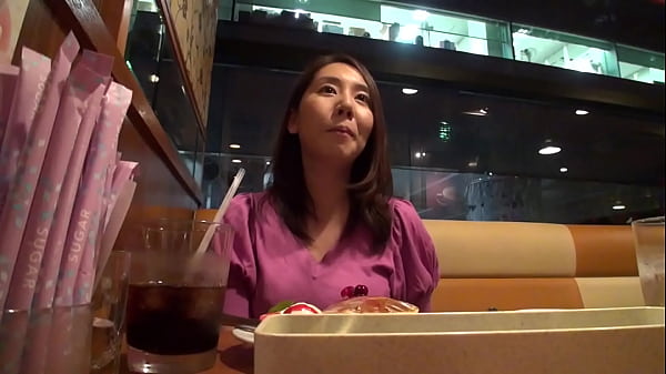 https://bit.ly/3Y7LabJ A lady with a ladylike, elegant and mature atmosphere, she is an esthetician by profession. She says that she serves her customers all the time. So let's have her serve my cock this time! – Free HD Porn Video