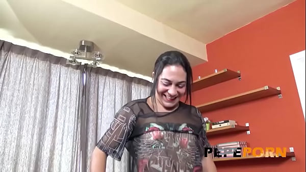 Meet Sexy Queen: She's HUNGRY FOR SEX and needs a hardcore pounding!