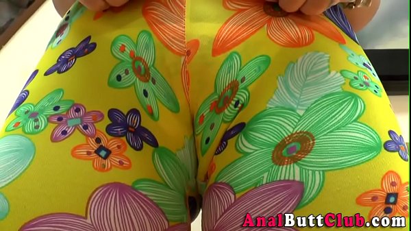 Bigass ho shows camel toe