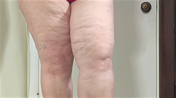 Fat ass white girl in booty shorts cause the camera man to accidentally cum on her during recording – Free HD Porn Video