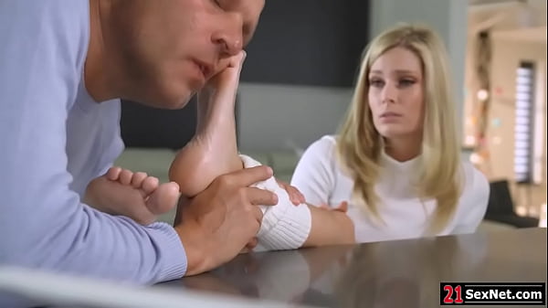 Blonde european babe Candee Licious loves anal.But first she gives her guy blowjob.The dude sucks her toes then grabs her waits while ass fucking.