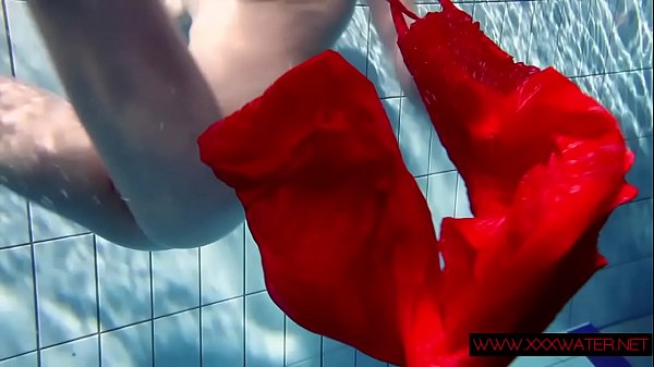 Shaved pussy with big tits swims naked