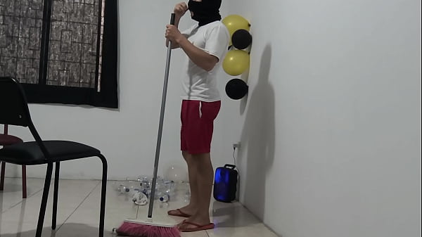 The cleaning worker seduces his boss during working hours. The man sensually touches his boss and sucks her tits – Free HD Porn Video