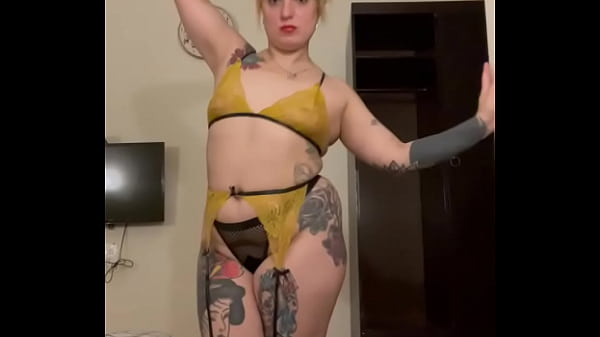 Flirting with a great sexy yellow teasing set Alina Modelista – Free HD Porn Video