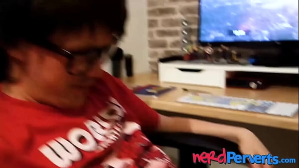 Cock sucking expert tricked by a nerd – Free HD Porn Video