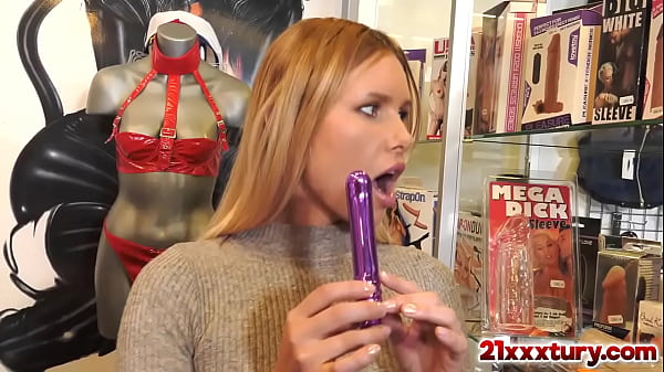 Amber tried an adult toy right there in the store – Free HD Porn Video