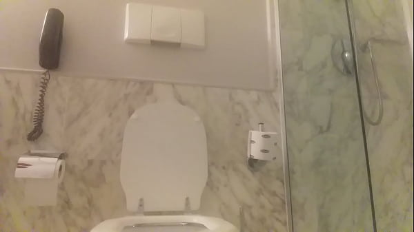 pee for a hor redhead