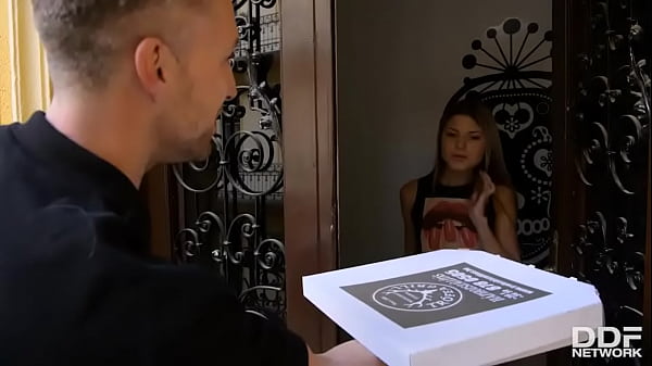 Blowjob for the Pizza Boy – Free HD Porn Video