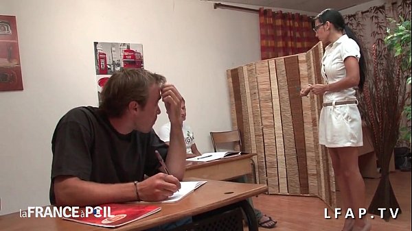The teacher gets caught by her students in class – Free HD Porn Video