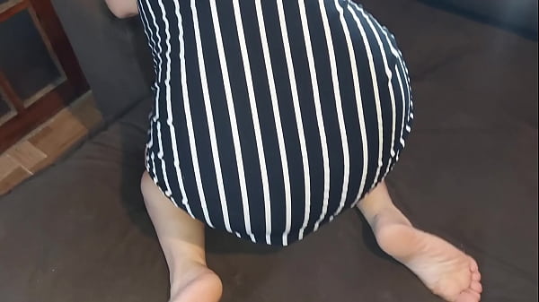 milf gets stuck on the sofa, young man when helping had an erection, and fucks her without a condom
