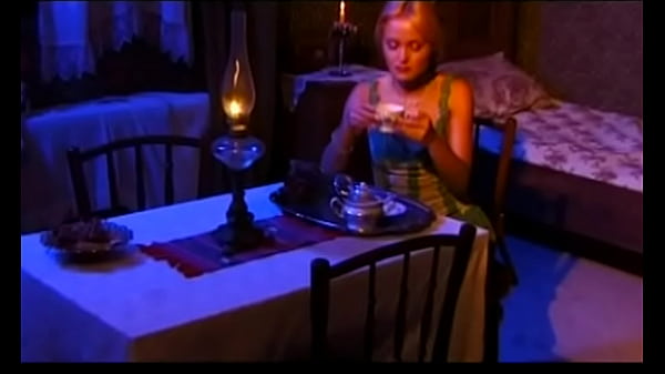 Caroline and Jennifer Red Use a Dildo in Their Asshole before Pissing