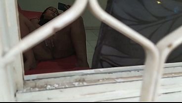 Horny neighbor caught through the window. She secretly spied on my neighbor while she masturbates, she has a beautiful pussy and it looks very wet, she sees that she is very slutty and wants big cocks. In the end he spoke to him – Free HD Porn Video