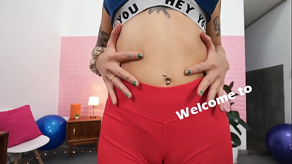 Jiggly Ass Big Cameltoe Round Hooters Latina Babe in Tight Leggings!