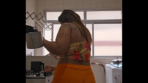 Wearing short, tight shorts to show that I want a rod – Free HD Porn Video