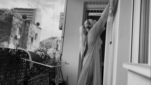 Naked chubby woman hangs out laundry on the balcony for neighbors can watch – Free HD Porn Video