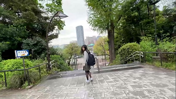 Hiyori is too cute and mysterious for anyone who wanna fuck, and today is the long-awaited date with her at Ueno! We went to Ueno to see the pandas that she was looking forward to!