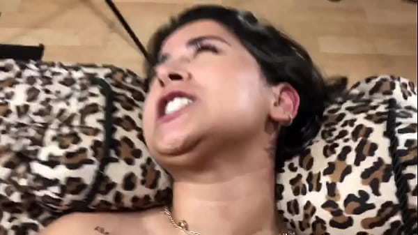 SEXY SHORT FIRST TIMER JAY LOW MEETS THE ITALIAN POUND MACHINE – Free HD Porn Video