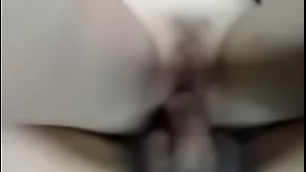 Fucking the pussy of a Thai porn star until he cums all over her pussy, it's very thrilling, her pussy is white.