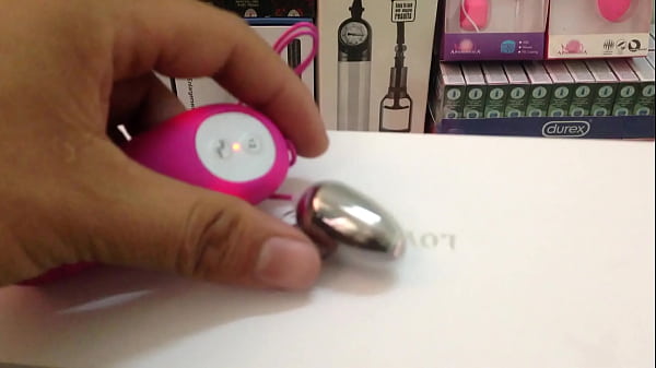 Vibrating sex toys numb the pussy of prostitutes