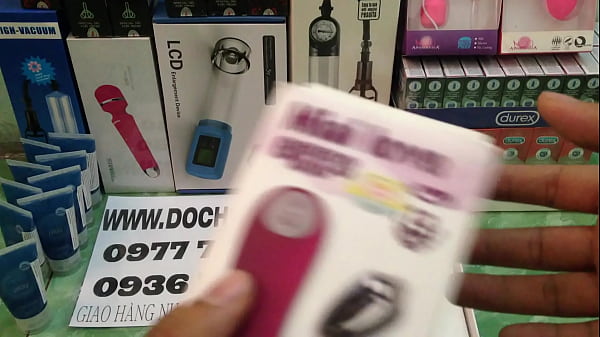 Vibrating sex toys numb the pussy of prostitutes