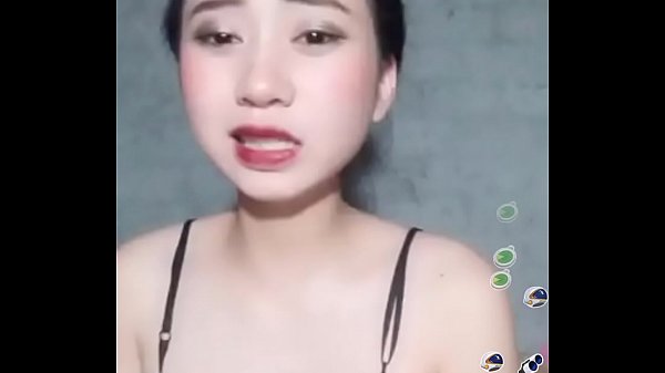 Chubby girl livestream Bigo