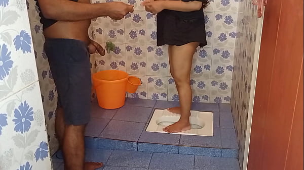 maid ko toilet ka andar chuda jab vo pesab kar rhi thi, Real hindi Dirty HD Porn Sex – Free HD Porn Video