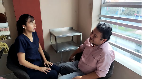 Sucia doctora no me convence para examen, pero yo me la convenzo para una buena acogida. Que ricos guantes – Free HD Porn Video