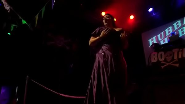 American star Kiki naked on stage – Free HD Porn Video