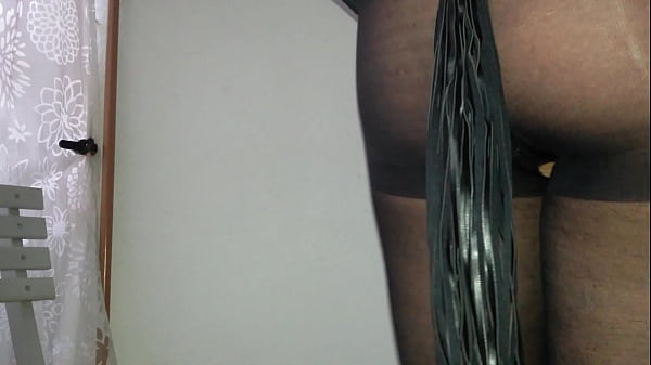Small butt plug from the butt can play rubber in nylon and whip