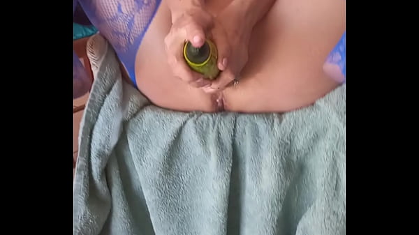 Velvet rain 23 masterbates and gets fucked with toys and a huge cucumber squirting severely – Free HD Porn Video