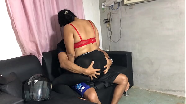 Woman goes out to the streets to sell to help pay for her studies – Free HD Porn Video