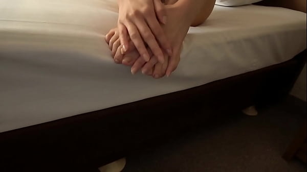 [No leaking allowed] A super cute and popular streamer with over 150,000 followers on social media. Serious sex while interviewing her.