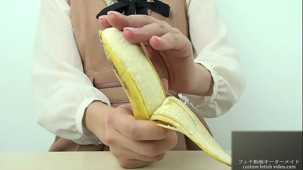Hand crush fetish Girl crush a banana by hand – Free HD Porn Video