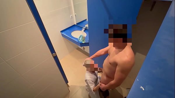 I surprise the gym cleaning girl who when she comes in to clean the toilet she catches me jerking off and helps me finish cumming with a blowjob – Free HD Porn Video