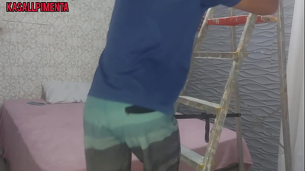 I called the neighbor to fix the lamp, and I ended up catching him with a hard cock looking at my ass – Free HD Porn Video