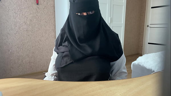 Arab MILF masturbates herself live on web chat – Free HD Porn Video
