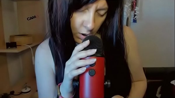 Give me your cock inside your mouth! Games and sounds of saliva and mouth in Asmr with Blue Yeti – Free HD Porn Video