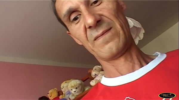The old gentleman fucks the blonde girl who has a very sexy miniskirt – Free HD Porn Video