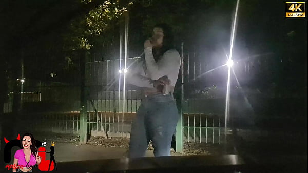 We went to eat a hot at Bosque Maia until I fell in love with a brand new one and gave a sign, kissed and the horn filmed in the car. – Free HD Porn Video
