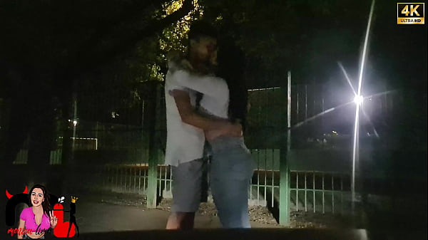 We went to eat a hot at Bosque Maia until I fell in love with a brand new one and gave a sign, kissed and the horn filmed in the car. – Free HD Porn Video