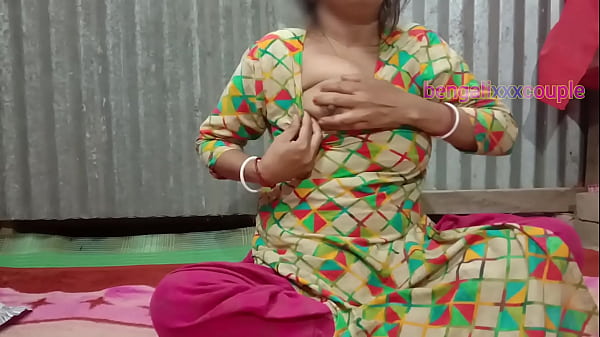 Sexy bengali hot xxx modal tumpa enjoys sex by putting her finger on her pussy. – Free HD Porn Video