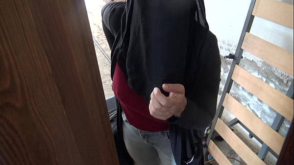 Turkish muslim immigrant is SHOCKED when british man tells her to piss from her hairy pussy – Free HD Porn Video