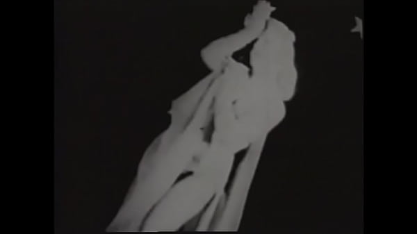 Babe in costume Marilyn Monroe strips for public in 60s porn on stage – Free HD Porn Video